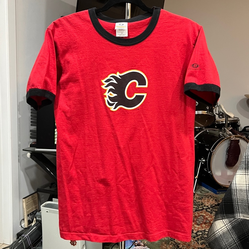 y2k bulletin calgary flames ringer tee